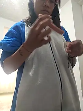 Yaumiko online show from March 12, 2026, 1:26 pm