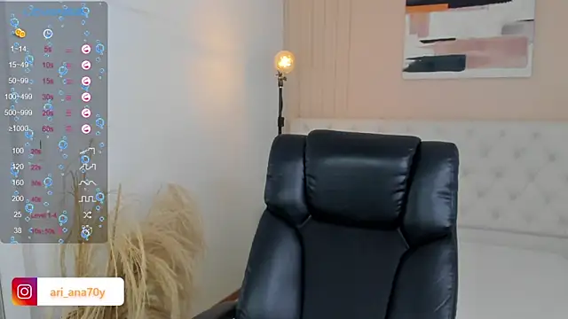 LOISE-XX online show from April 15, 2026, 5:46 am