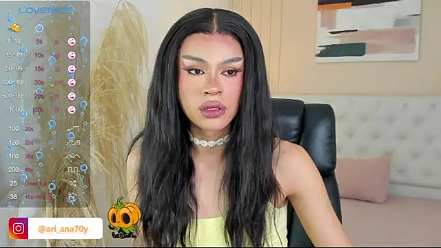 Snapshot of LOISE-XX chatting on October 11, 2025, 6:14 am LOISE-XX online show from October 11, 2025, 6:14 am