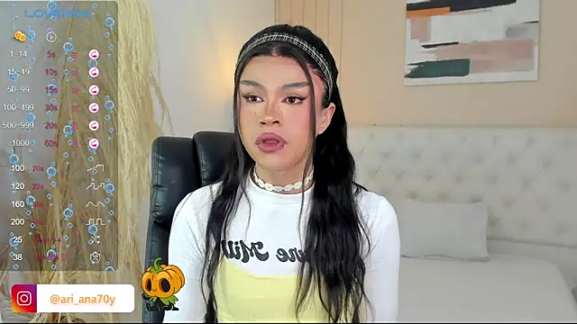 Snapshot of LOISE-XX chatting on October 15, 2025, 4:22 am LOISE-XX online show from October 15, 2025, 4:22 am