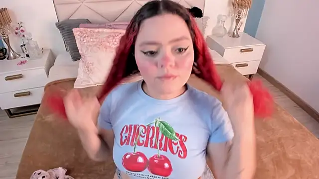 Snapshot of Twwiiggy chatting on February 15, 2026, 8:08 pm Twwiiggy online show from February 15, 2026, 8:08 pm