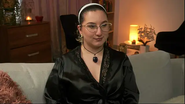 Ximenna Cruz online show from April 21, 2026, 7:20 pm