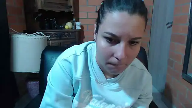 Snapshot of alexia_87 chatting on December 3, 2025, 2:38 pm alexia 87 online show from December 3, 2025, 2:38 pm