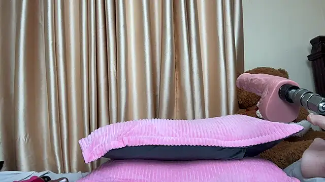 Snapshot of SexyAudreyFuck chatting on October 14, 2025, 12:33 am SexyAudreyFuck online show from October 14, 2025, 12:33 am