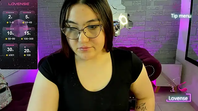 conniejames m online show from November 28, 2025, 1:44 pm