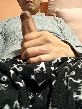 Snapshot of GuapoCoqueto chatting on November 14, 2025, 7:01 am GuapoCoqueto online show from November 14, 2025, 7:01 am