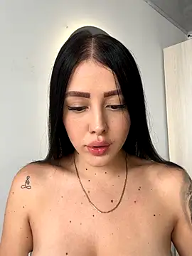 Manelik couper online show from November 10, 2025, 5:07 pm