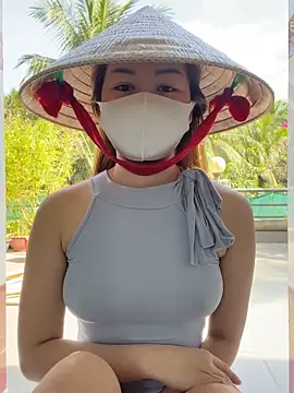 BabyThree  online show from November 28, 2025, 6:46 am