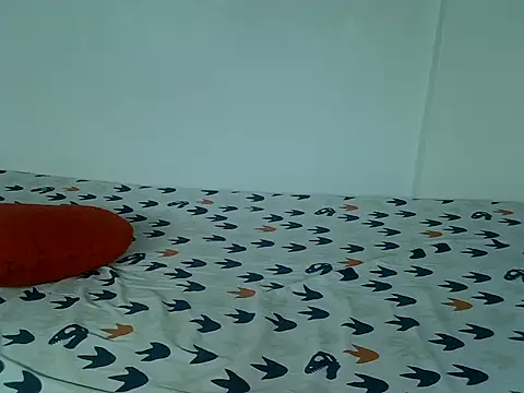 laetitia  online show from November 8, 2025, 10:02 pm