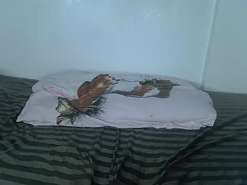 laetitia  online show from November 6, 2025, 2:04 am