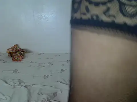 Snapshot of laetitia_ chatting on February 25, 2026, 6:02 am laetitia online show from February 25, 2026, 6:02 am