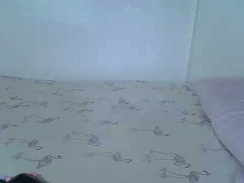 laetitia  online show from November 9, 2025, 12:42 pm