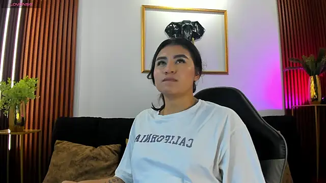 Zayda 1 online show from October 6, 2025, 8:42 pm