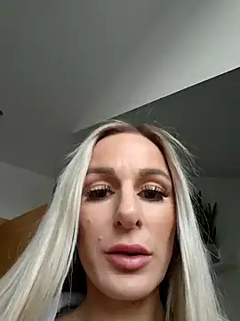 Liana Lou online show from January 4, 2025, 3:07 pm