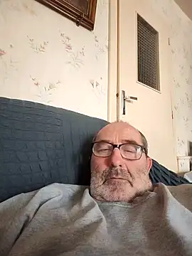 Snapshot of gillou1234 chatting on October 31, 2025, 1:41 pm gillou1234 online show from October 31, 2025, 1:41 pm