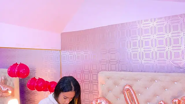 Snapshot of Sara_Desire chatting on February 11, 2026, 11:43 am Sara Desire online show from February 11, 2026, 11:43 am