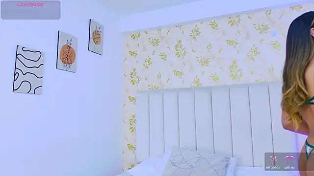 Snapshot of Sara_Desire chatting on January 16, 2026, 12:53 pm Sara Desire online show from January 16, 2026, 12:53 pm