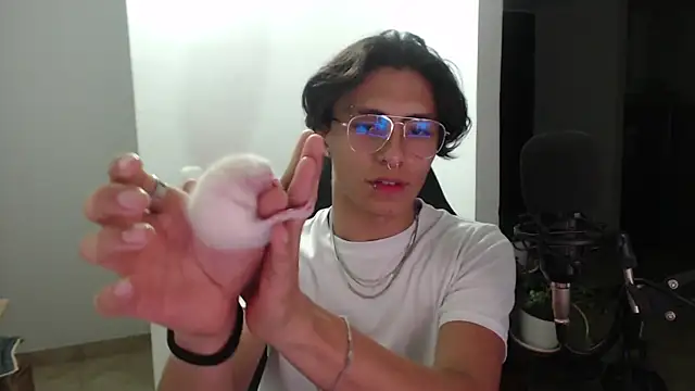 jay dimarco2 online show from December 21, 2025, 4:14 am