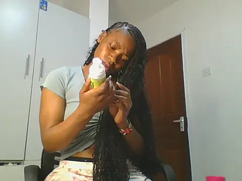  Becky002 online show from May 26, 2026, 11:30 am