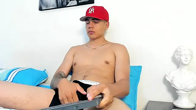 santiago sosa24 online show from March 18, 2026, 12:03 am