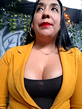 Bella keny online show from December 5, 2025, 7:23 pm