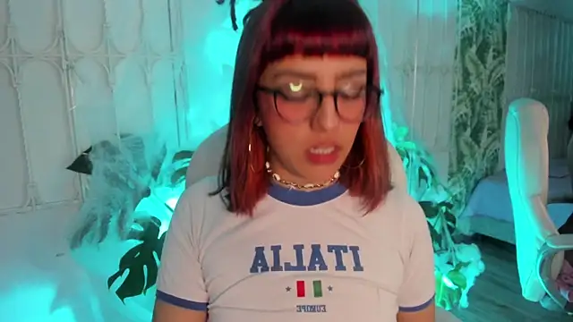 cute hollywood online show from October 24, 2025, 9:03 pm