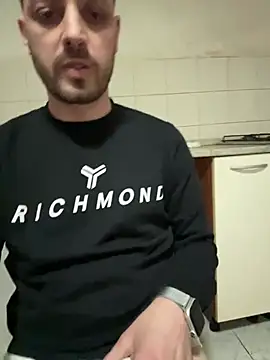 iltoscano95 online show from April 18, 2026, 6:54 pm