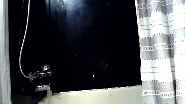 Genevieve143 online show from December 21, 2025, 12:07 pm