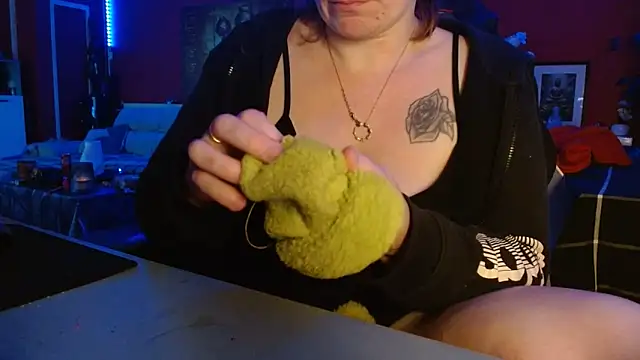 cruellaculdenfer67 online show from November 22, 2025, 9:13 pm