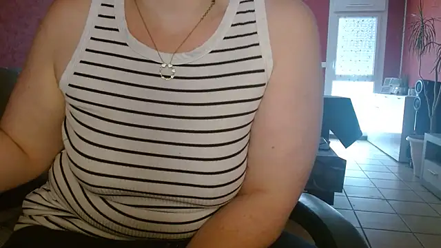 Snapshot of cruellaculdenfer67 chatting on March 18, 2025, 2:06 pm cruellaculdenfer67 online show from March 18, 2025, 2:06 pm