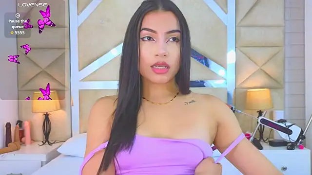 Tiphani walker  online show from September 14, 2025, 11:27 pm