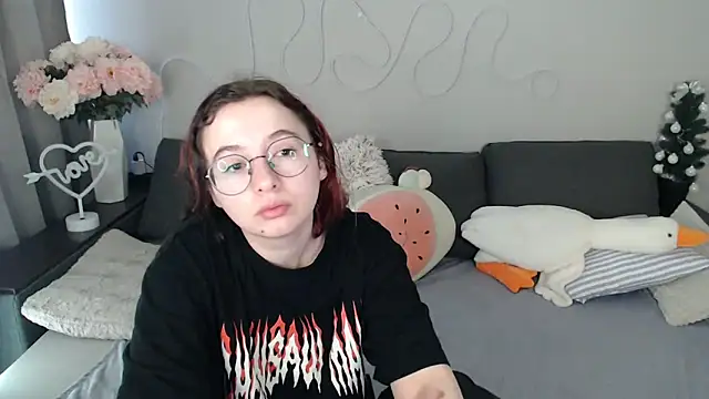 Mini Diva online show from April 7, 2026, 8:16 am