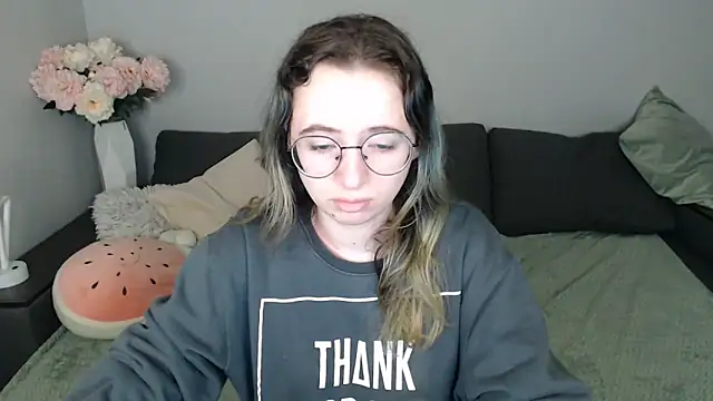 Mini Diva online show from October 24, 2025, 8:13 am