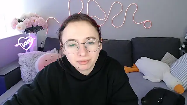 Mini Diva online show from March 8, 2026, 9:12 am