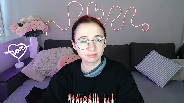 Mini Diva online show from November 28, 2025, 9:09 am