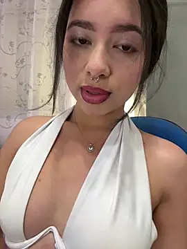 Snapshot of AliceJovovich chatting on December 30, 2024, 10:43 am AliceJovovich online show from December 30, 2024, 10:43 am