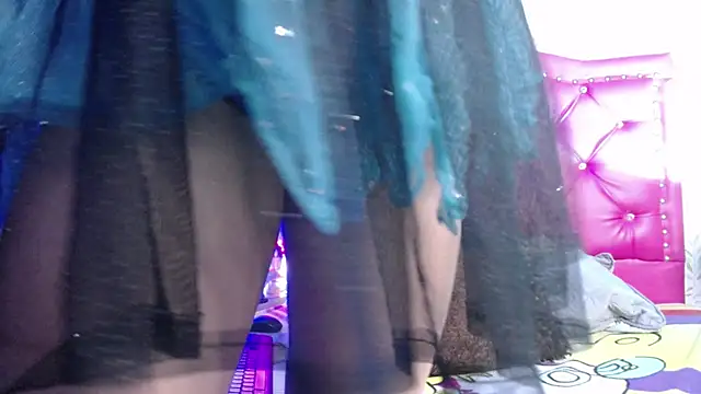 luly pink online show from February 13, 2026, 3:39 am