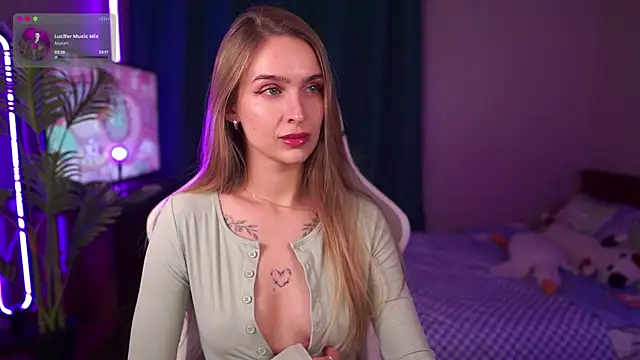 Kamila icee online show from October 18, 2025, 6:43 pm