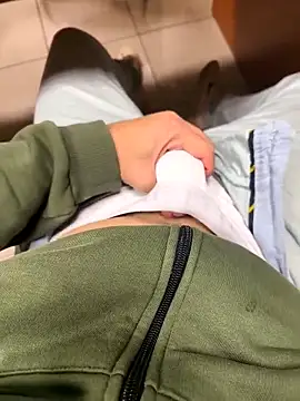 onbifeet online show from October 6, 2025, 5:13 pm