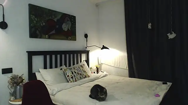 winter  sun online show from November 14, 2025, 1:59 pm