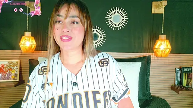 AnnaVictoria   online show from April 14, 2026, 12:26 am