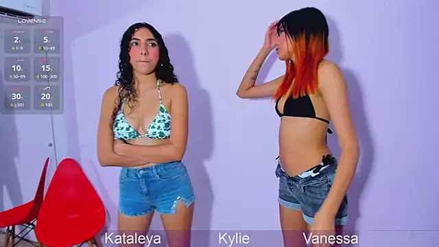 Wetnaughtygirls online show from October 17, 2025, 1:31 am