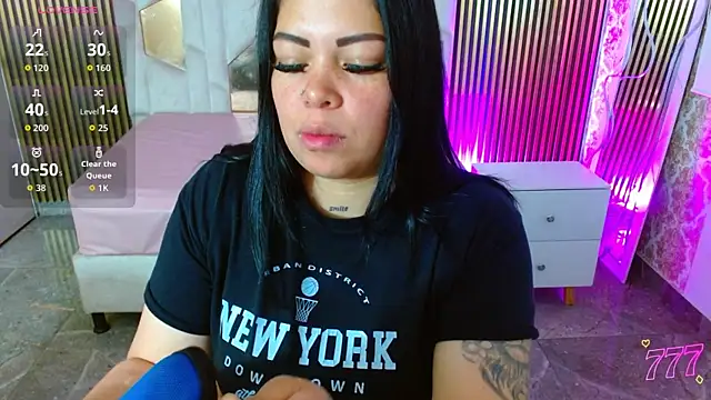Snapshot of martinna_tay chatting on July 6, 2026, 3:24 am martinna tay online show from July 6, 2026, 3:24 am