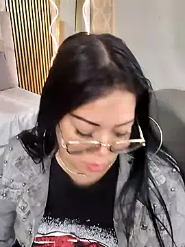 Snapshot of martinna_tay chatting on March 1, 2026, 3:17 am martinna tay online show from March 1, 2026, 3:17 am