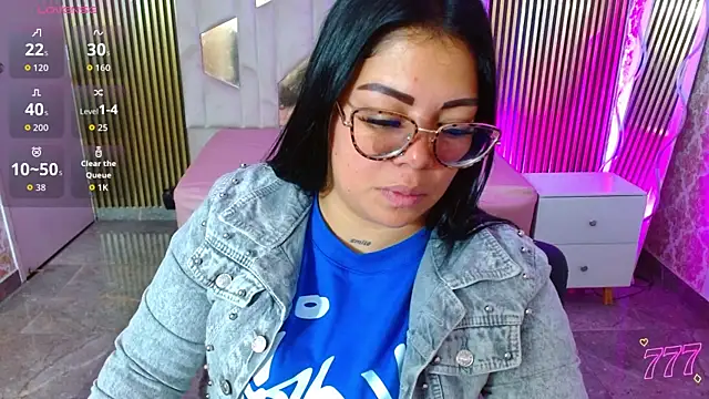 Snapshot of martinna_tay chatting on July 8, 2026, 3:19 am martinna tay online show from July 8, 2026, 3:19 am