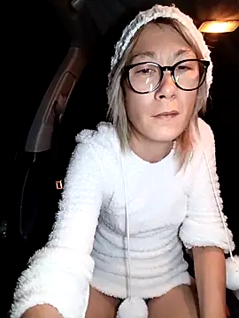 Timide girl2 online show from December 16, 2025, 5:33 am