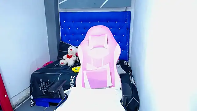 Snapshot of Mady_Kolemam chatting on November 17, 2025, 8:46 pm Mady Kolemam online show from November 17, 2025, 8:46 pm