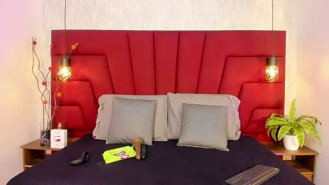 LadyLuminary online show from December 4, 2025, 8:19 pm