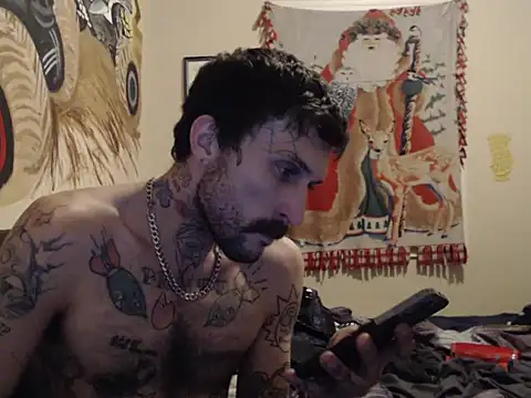 Snapshot of hungandtatted666 chatting on January 25, 2025, 3:51 am hungandtatted666 online show from January 25, 2025, 3:51 am