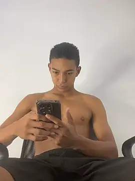 Demiansteven2 online show from February 4, 2026, 3:29 pm